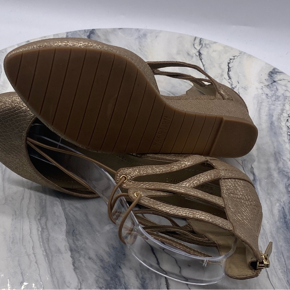 NWT Kenneth Cole Reaction gold wedges Size 7 M - Picture 6 of 11